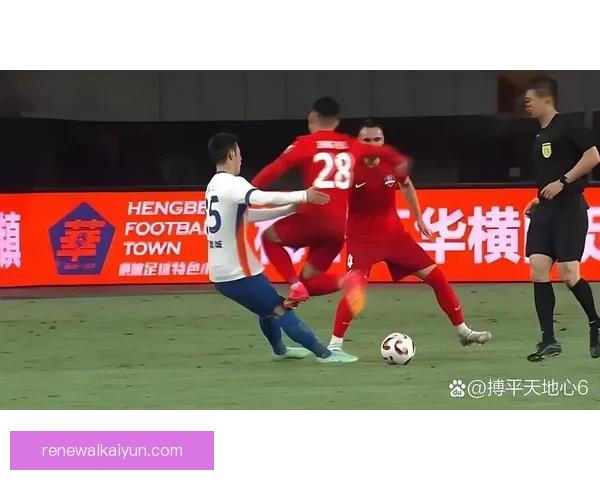 足球绝杀进球推动比赛紧张氛围，球迷期待更多精彩时刻