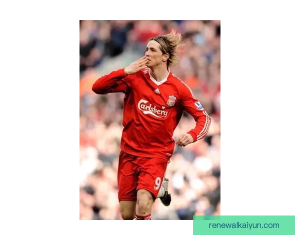 桑德兰穿条纹球衣展现新赛季风采，备受关注的时尚潮流选择